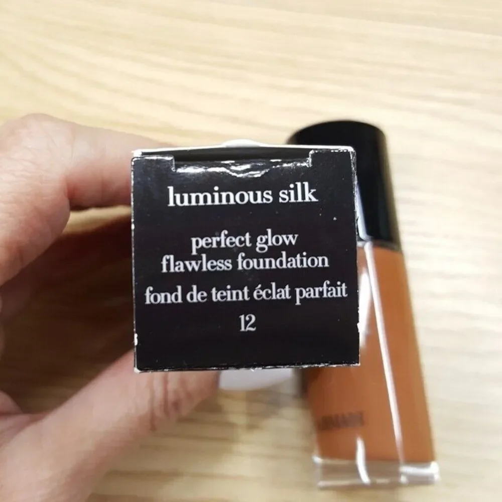 GIORGIO ARMANI # 12 Luminous Silk Perfect Glow Flawless Foundation .6oz